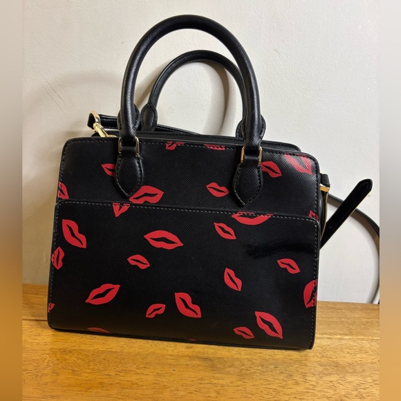 Kate Spade New York Madison Lip Toss small satchel in black saffiano leather - Picture 4 of 15